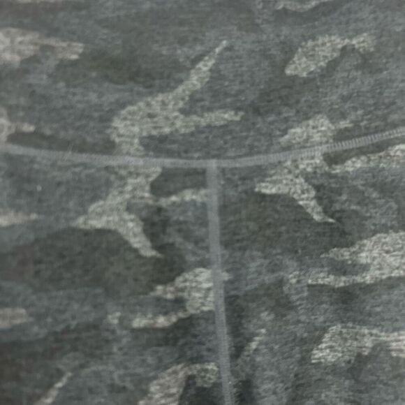 VUORI Elevation Performance High Rise 7/8 Legging in Black Camo Grey Size Large - Picture 3 of 5